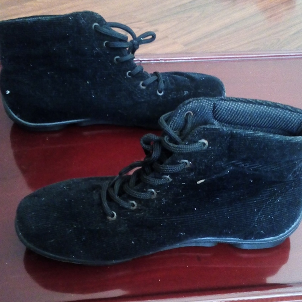 Black boots - Picture 2 of 3